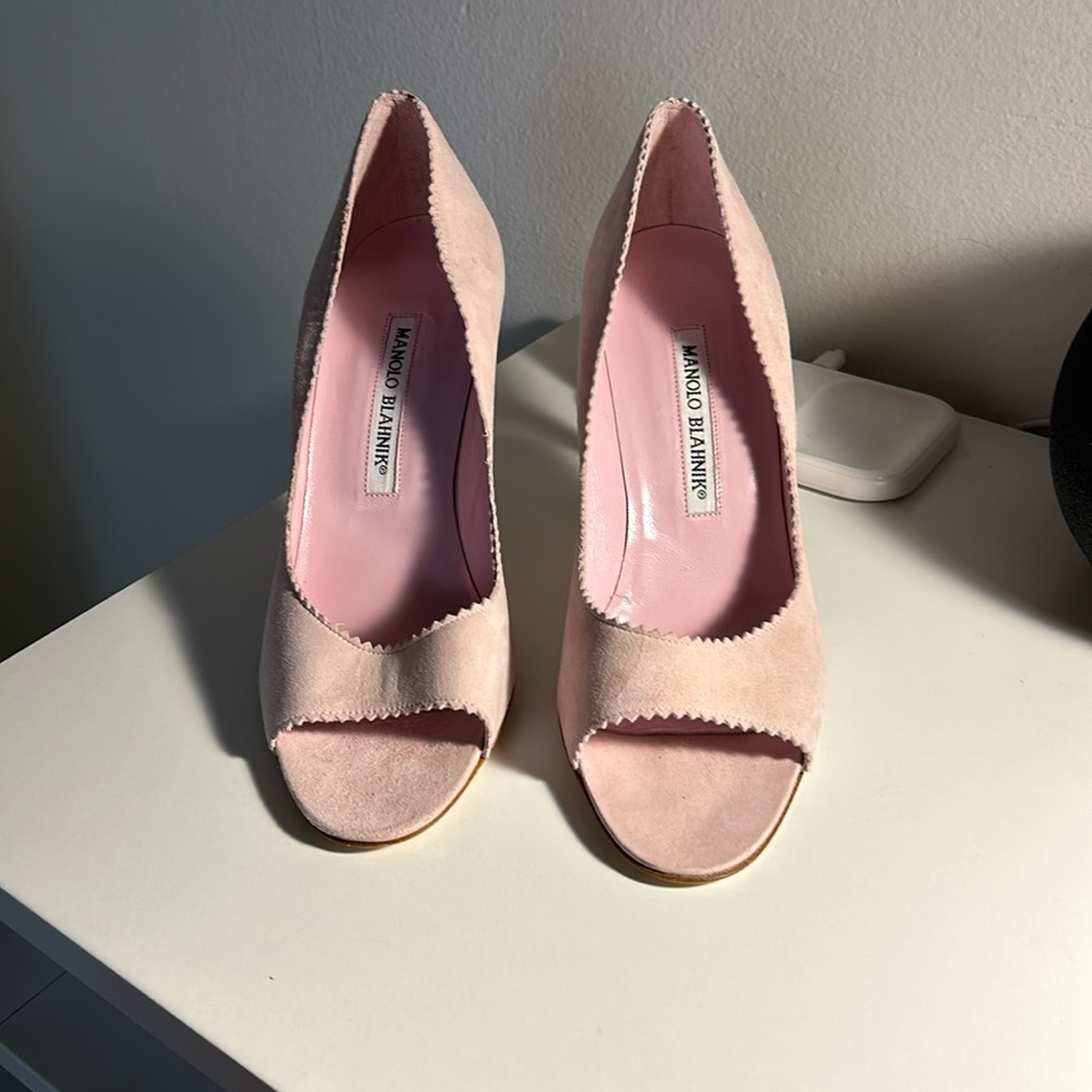 Womans baby pink Manolo Blahnik heels